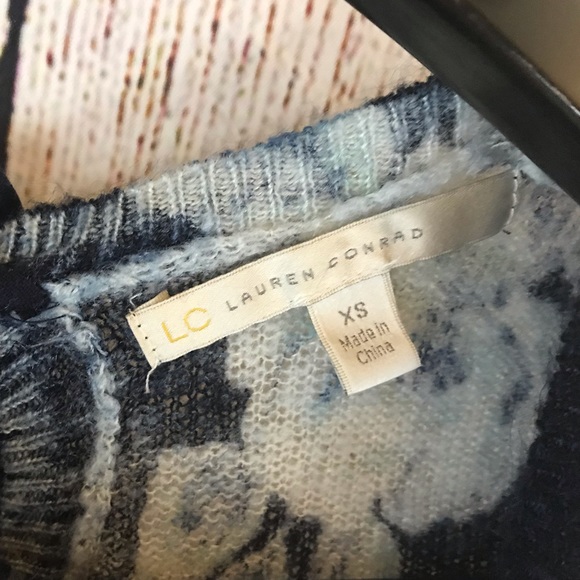 LC Lauren Conrad XS Navy/Light Blue Floral Sweater - Picture 2 of 4
